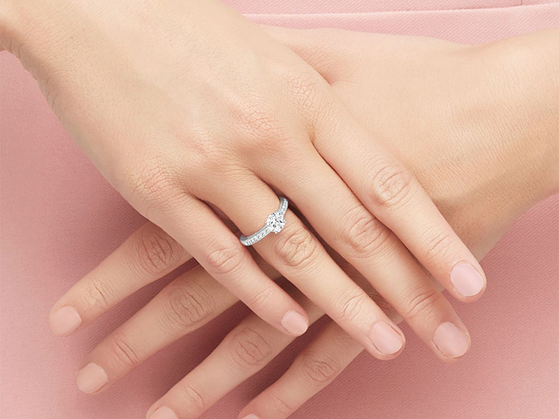 Nhẫn đính đá Swarovski